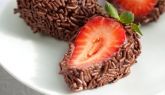 Morango coberto com brigadeiro